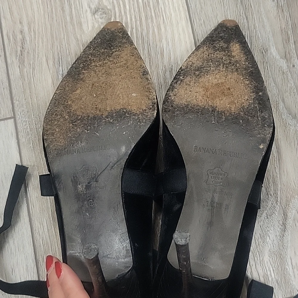 Banana Republic Black Velvet Ribbon Strap Pointed Toe Heels Size 10